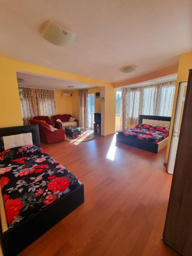 Grandino Rooms & Apartments Ulcinj Exterior photo